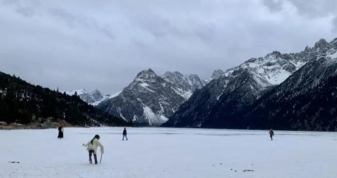 30歲賣掉房子，在川西小鎮熱烈地生活，癡迷地寫作