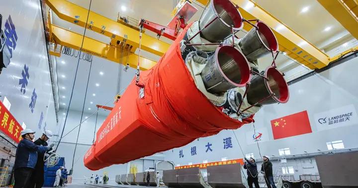 中國火箭技術突破獲馬斯克點贊！朱雀三號的不鏽鋼翅膀硬在哪？