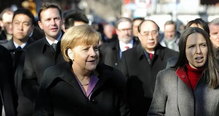 不出默克爾所料！歐洲27國跟隨美國圍堵中國後，正在滑向第三世界