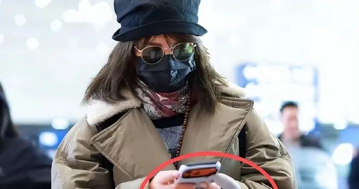 趙薇低調回安徽老家，戴口罩帽子墨鏡全副武裝，打扮土氣像村裏人