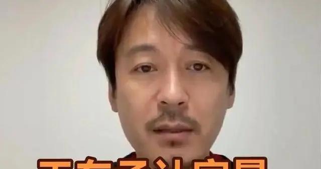 47歲王東過好慘！三婚三離養三娃，兒子殘疾不穿衣服還隨地大小便