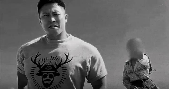 香港爲殉職消防員舉行葬禮，女友含淚送別，同事一句話讓人淚目