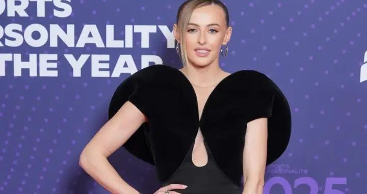 米奇耳朵？英格蘭女足前鋒凱莉出席頒獎典禮，新裝束引人注目