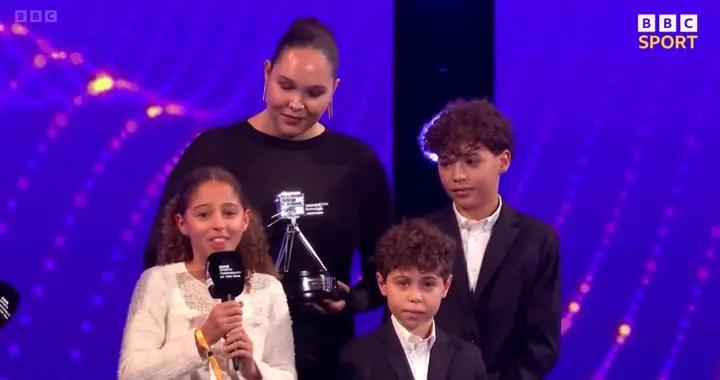 亨利的孩子們爲他頒獎，亨利：我最大的恐懼是做一位好父親