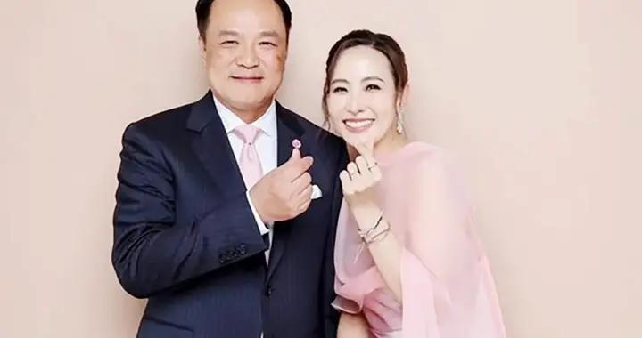 泰國總理夫人塔娜儂，從咖啡店員到億萬嬌妻，三年逆襲穿搭少女感