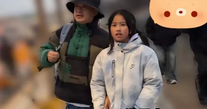 包貝爾倆月接一次女兒，包餃子讀公立是中隊長，英語考65分壓力大