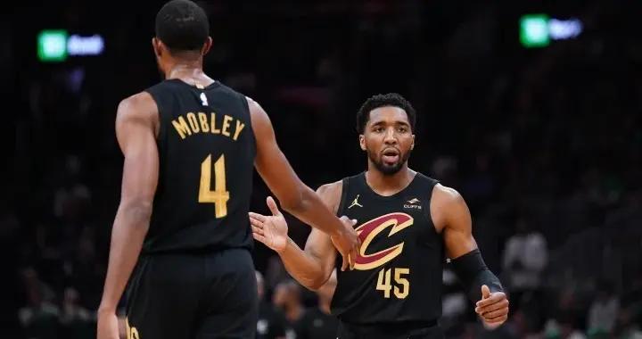 Shams：騎士已接到大量交易談判電話，明確米切爾和莫布利爲非賣品