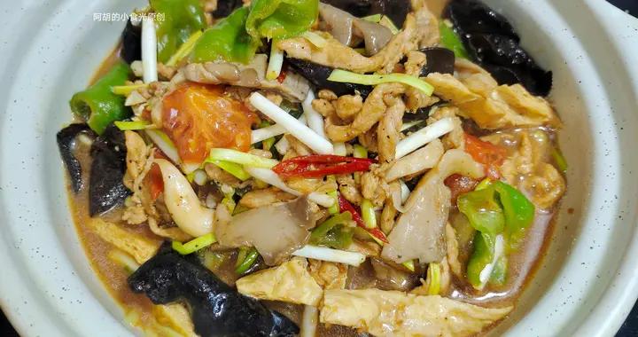 多種食材一塊炒一炒！聞着就流口水、夾饅頭配米飯根本停不下來