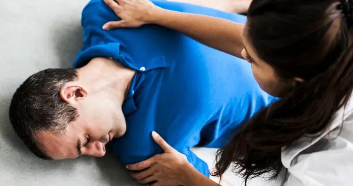 51歲男子同房時發生“性猝死”，辦事時要當心5種情況，別大意！