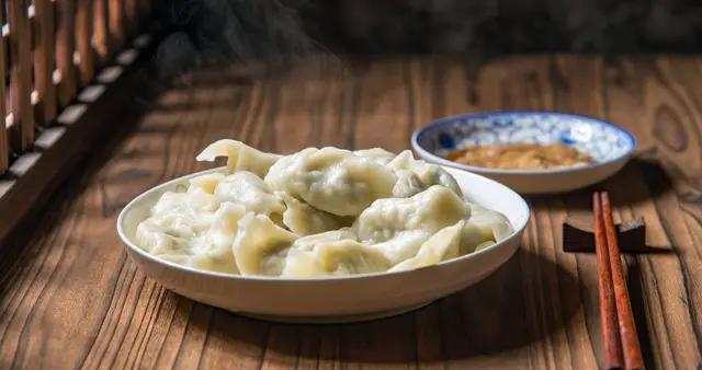 包酸菜餡餃子，記住“2放2不放”原則，餃子鮮香好喫，別不當回事