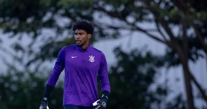 記者：米蘭總價800萬歐報價門將烏戈-索薩，但被科林蒂安拒絕