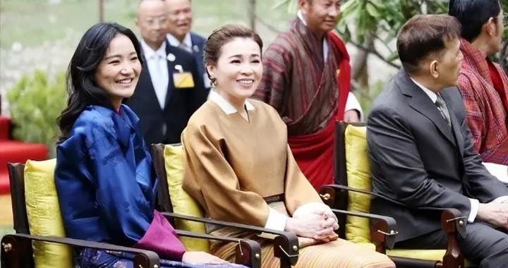 不丹王后泰國領博士證，穿搭王室民族風太溫柔，和蘇提達是好閨蜜