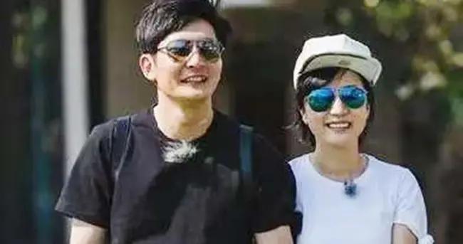 郭京飛妻子纔是潛力股，閃婚豪賭財務歸姐姐鮑蕾，穿搭清新小女人