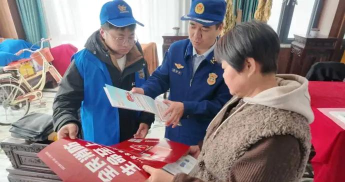築牢冬春居住場所安全屏障，上海開展消防安全重點人羣上門入戶宣傳行動