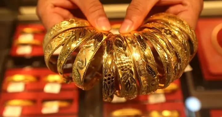 金飾克價首破1400元