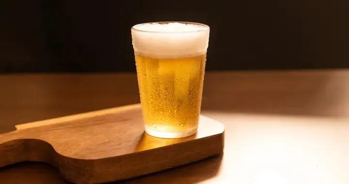 無醇啤酒完全不含酒精，飲用後可以安全駕駛？