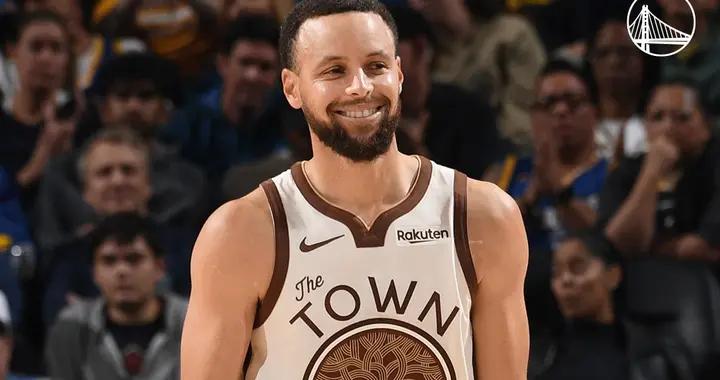 下半場暴走，庫裏全場23中10得26分6助，第三節6中6獨攬15分