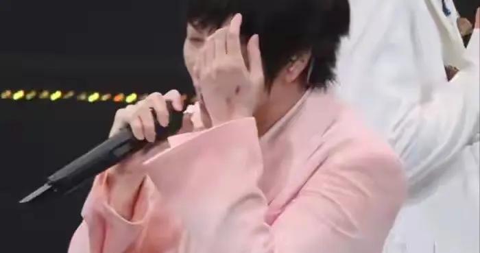 阿信格局真大，致謝朱孝天、回應摔下舞臺，從沒想過取代誰