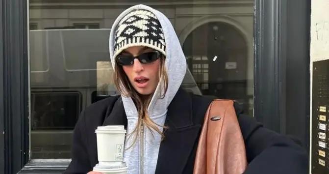 冬天很流行“大衣+衛衣”，保暖又減齡，真的太時髦了！