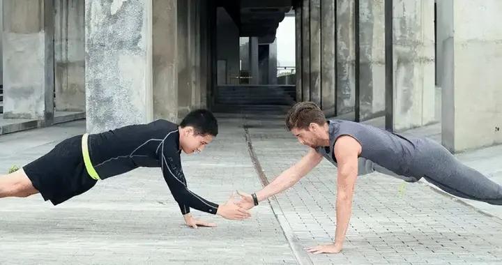 爲什麼建議你多練俯臥撐？堅持俯臥撐3個月，這些好處會找上你