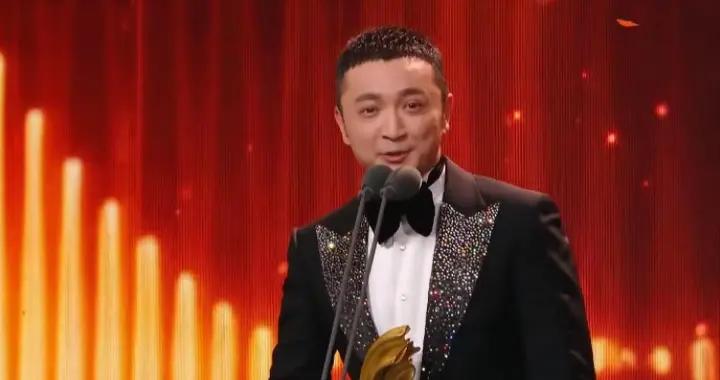 尼格買提拿下“金聲獎”，感恩24年前職業啓蒙人，何炅有點不自信