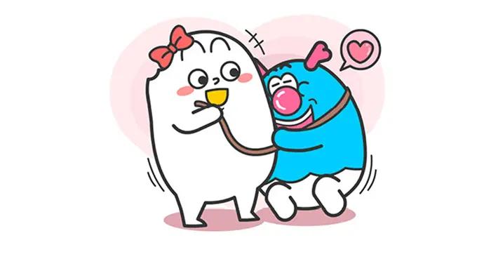 她嬌羞的看着白皙的腳趾，柔軟的小手輕輕摸索着我的衣領