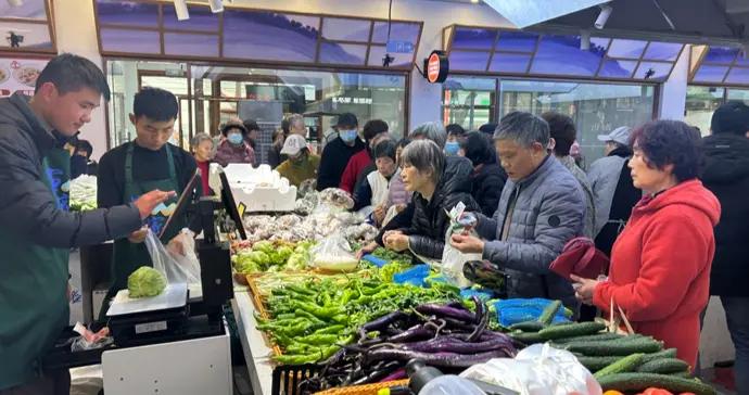 大寧這家市集爆改後開張，生煎香飄半條街，還能理髮、織補、共享做飯