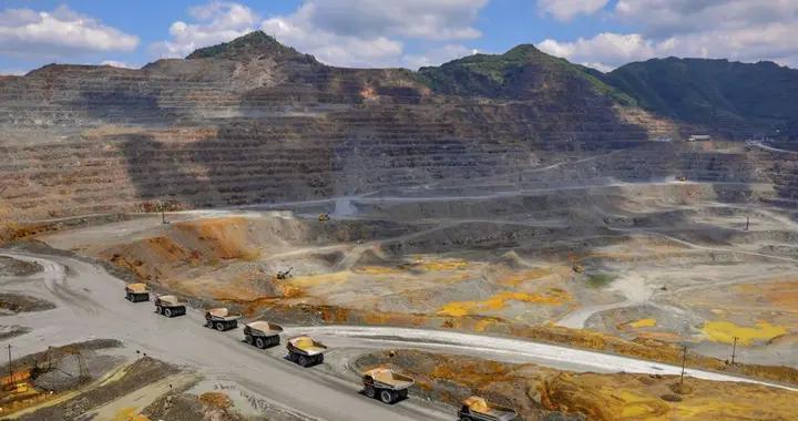 德興銅礦直徑3公里，深度超過500米，足足能裝下59個西湖的水量！