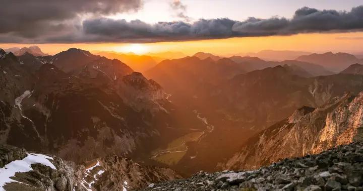 人老了，面對兒女的無視和不敬，聰明的老人只會做這3件事