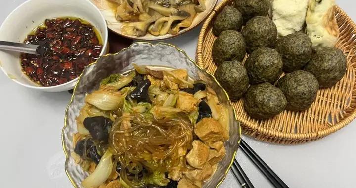 山東老兩口的午餐在朋友圈火了，2個菜一主食，網友：真會過日子