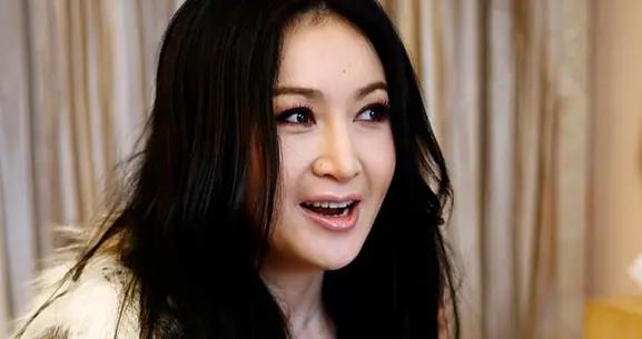 都在笑溫碧霞變奶奶？回頭看看她以前的樣子，美得讓人挪不開眼