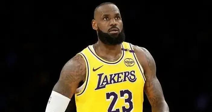 NBA今日裏程碑！杜蘭特追平伯德，庫裏創造歷史，老詹超越喬丹