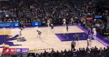 平空飛行？開拓者隊夏普迎着威少完成平筐戰斧炸裂隔扣