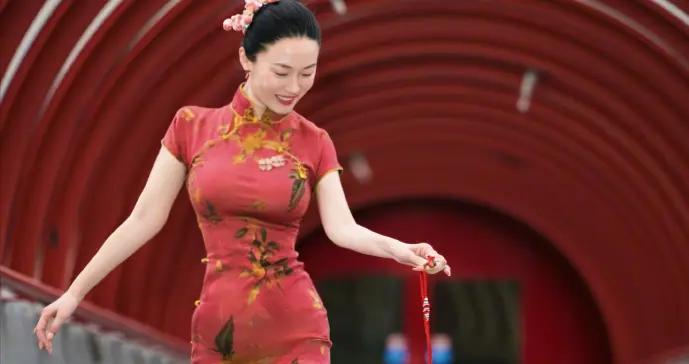 45歲霍思燕帶狗在國際賽事奪冠，是唯一中國隊，杜江：爲你驕傲