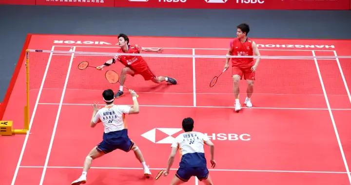 “梁王”摘銀收官年終總決賽：“不被看好”的這一年，依舊攜手站上領獎臺