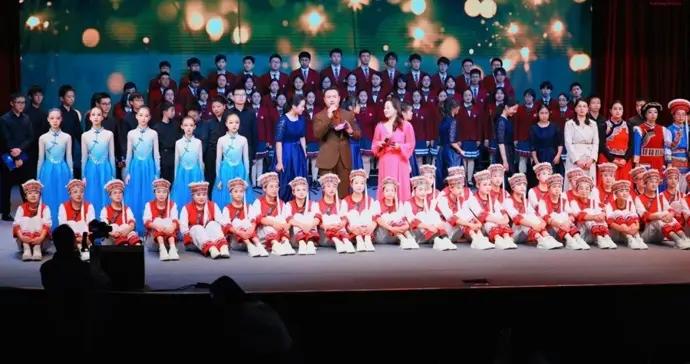 教育、藝術與公益共繪“美美與共”成長圖景！這一援滇朗誦音樂會溫暖上演