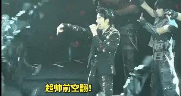 揮臂、踢腿、高難度空翻！馬斯克點贊王力宏伴舞機器人