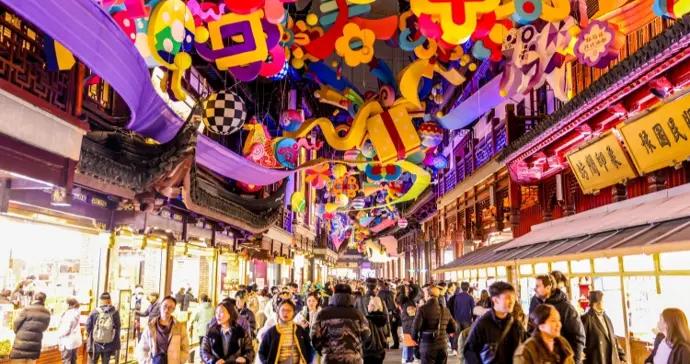 豫園馬年燈會氛圍漸濃，凝暉路已成“花燈海洋”