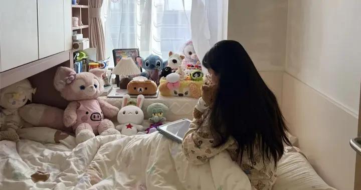 廈門姑娘的4㎡蝸居臥室火了，房間長寬各2米，1米3牀佔大半，服了