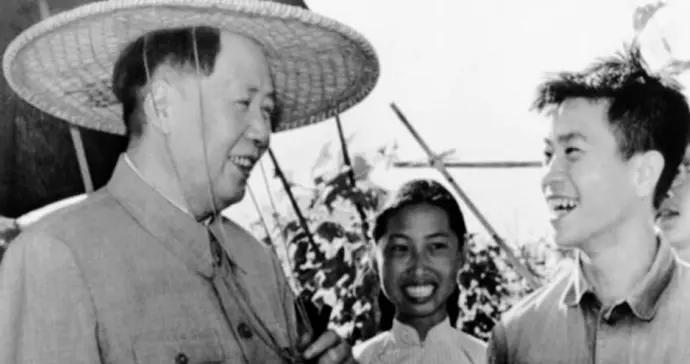 和人民在一起的毛主席，總是笑得這麼好看！