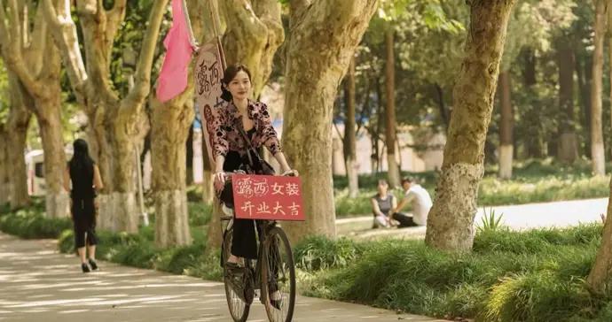 華亭路擺攤的傳奇、川菜流行上海的奧祕，被《掘金女王》拍出來了