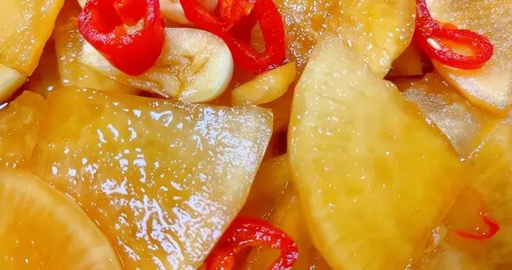 “冬天喫一根，腿腳站穩跟”，一次買20斤醃起來，香辣脆爽特解饞