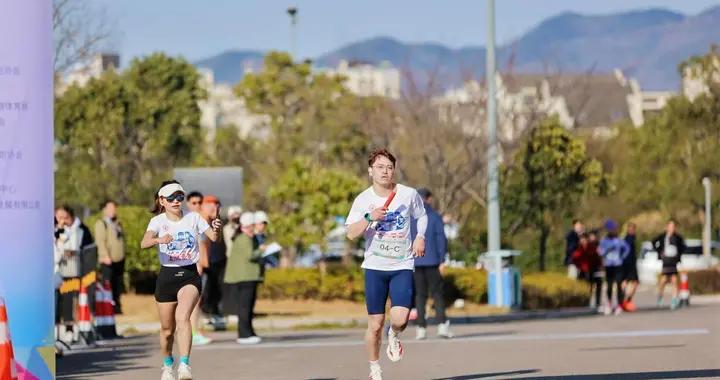 浙江路跑10K達標系列賽舟山站用奔跑迎接新年