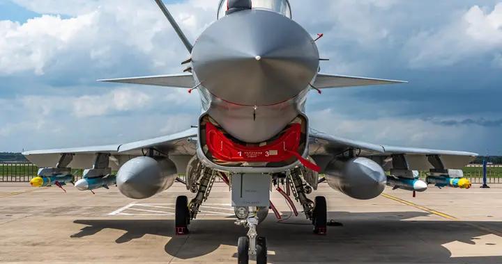 中國三款戰機成全球“香餑餑”，多國排隊求購背後到底有啥門道？