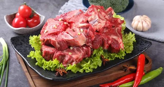 買豬骨頭，內行人專挑這3大部位，肉多骨少，便宜又好喫！