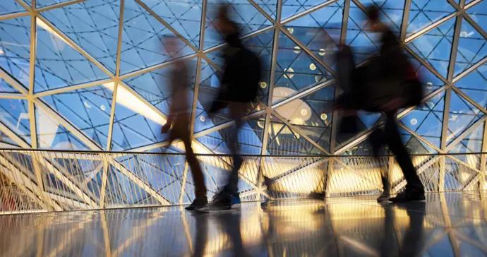 百萬存款外賣小哥上熱搜？專家：碰瓷炒作勞動者不應成內容平臺流量密碼