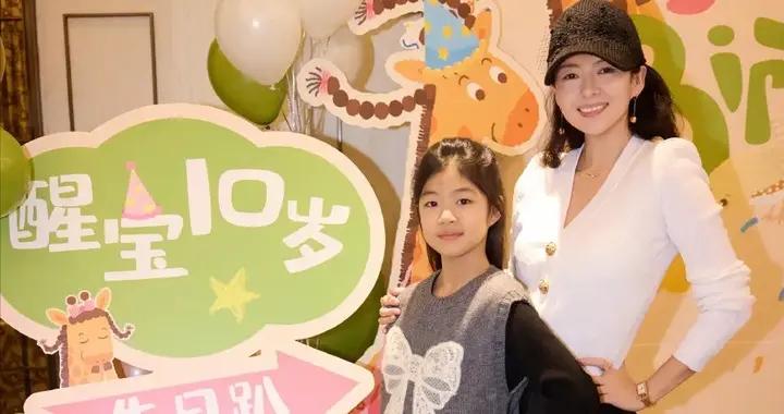 章子怡也沒想到，10歲醒醒只是過了一個生日，就打了汪峯的臉！