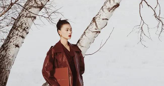 新年潮流C位：解碼HUAWEI MateBook Fold“瑞紅”的時尚基