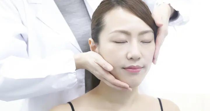 突然臉發麻？生理因素或疾病都可能，教你初步判斷與應對