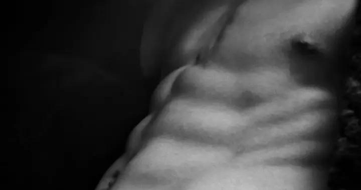 男人堅持練這 5 個動作，腰力會越來越強！